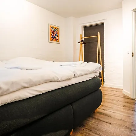Sanders - Pleasant Two-bedroom In Downtown *