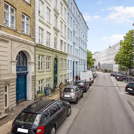 - Pleasant 2-bdr In Center Leilighet