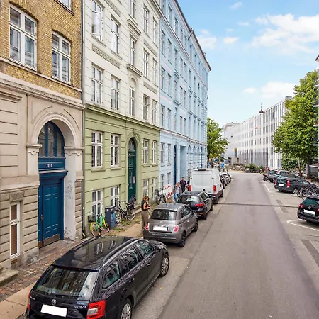 - Pleasant 2-bdr In Center Appartement