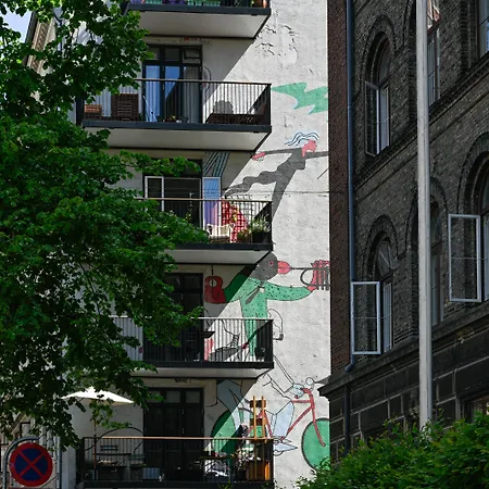 - Pleasant 2-bdr In Center København