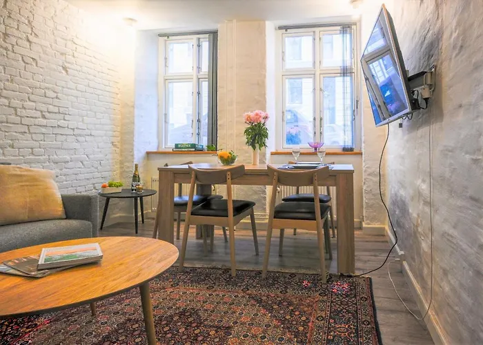 Lejlighed - Pleasant 2-bdr In Center