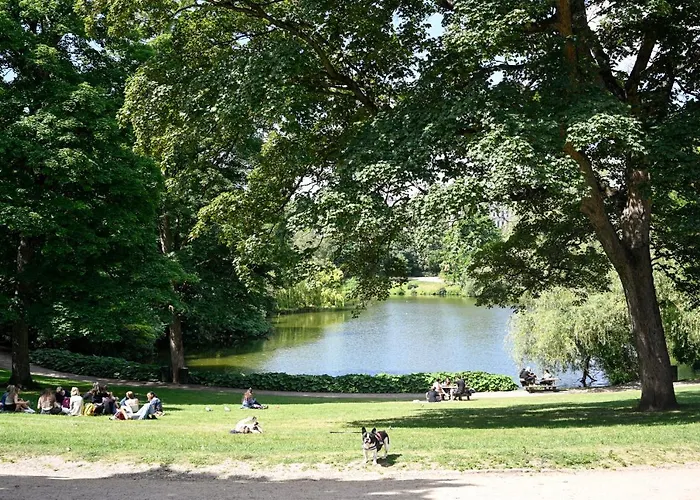 - Pleasant 2-bdr In Center * København