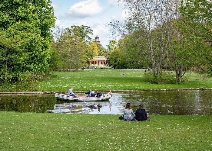 Lejlighed - Pleasant 2-bdr In Center