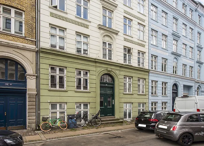 - Pleasant 2-bdr In Center Lejlighed *