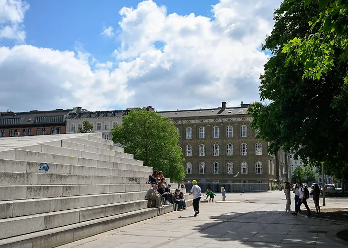 - Pleasant 2-bdr In Center København