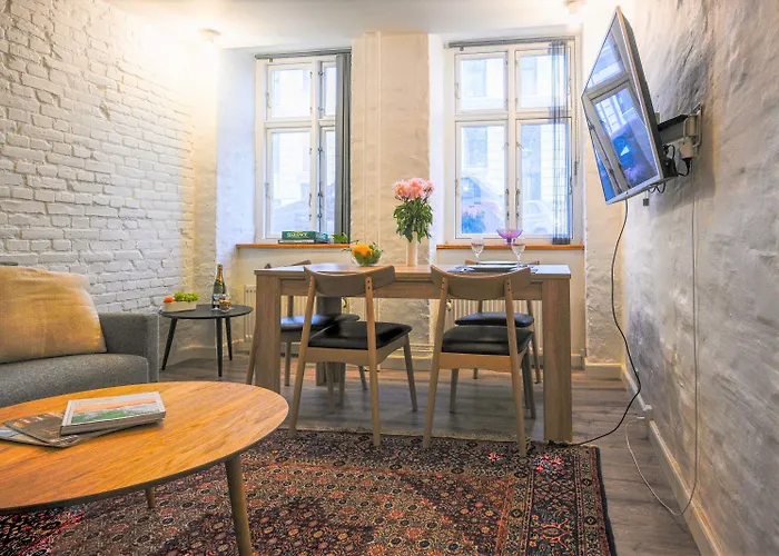 - Pleasant 2-bdr In Center Lejlighed