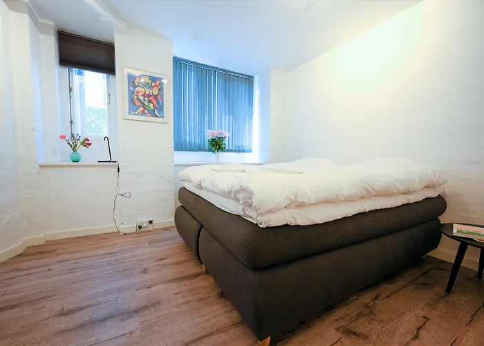 - Pleasant 2-bdr In Center Lejlighed København